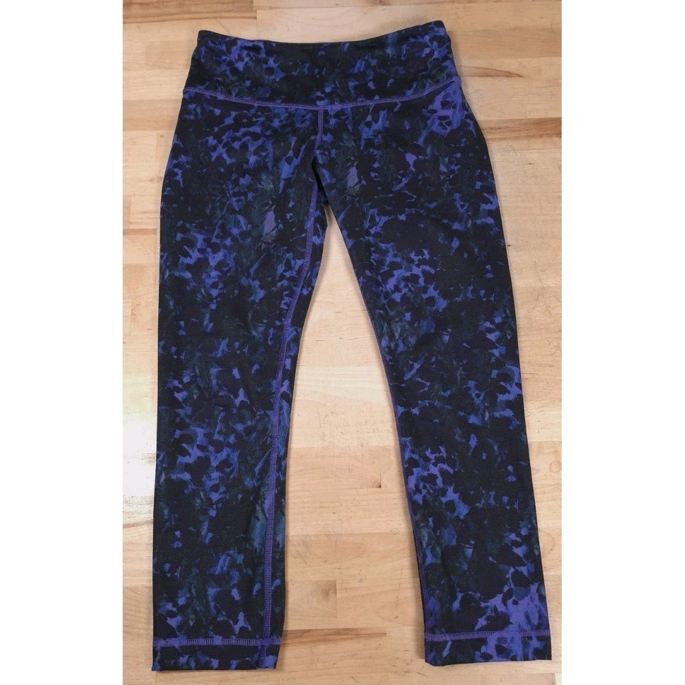 Lululemon Capri legging Pants Size 4 Womens Purple Black Pattern